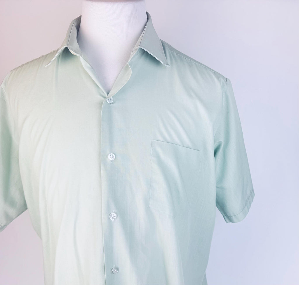 Vintage 1970s Soil-Resist Green Short Sleeve Shirt  Mens Large  Cotton Blend No-Iron Button-Down