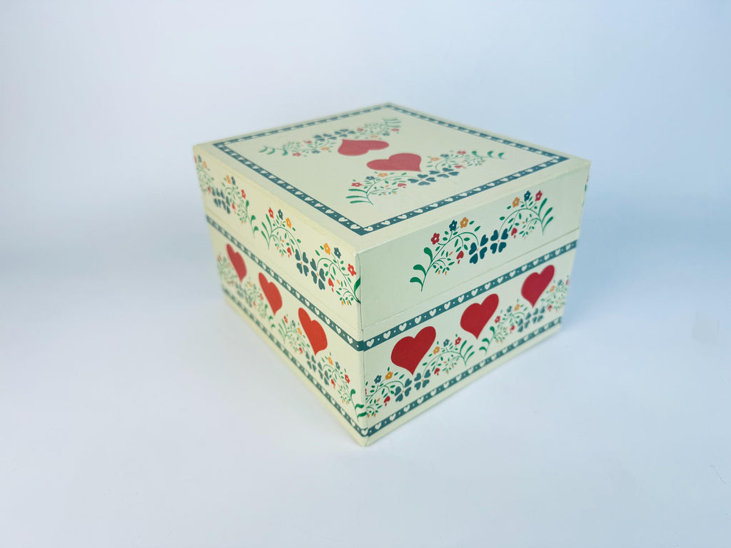 Vintage 1970s Cream & Red Folk Heart Card-File Box with Dividers  Retro Kitchen or Desk Storage