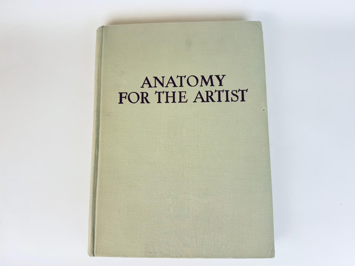 Book titled 'Anatomy for the Artist' on a white background