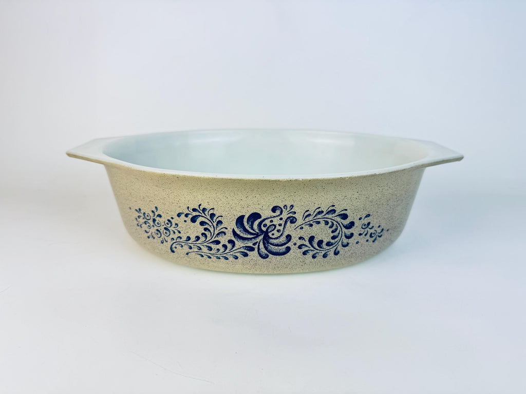 Vintage 1970s Pyrex “Homestead Tan Speckled Blue Scroll Casserole Dish  2.5 L #045 Oval Ovenware