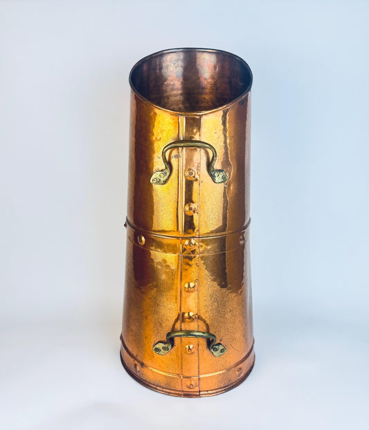Vintage hammered copper and brass-handled log bucket, made in England for Ethan Allen, 1960s. Tall tapered design with dual riveted handles and warm aged patina.