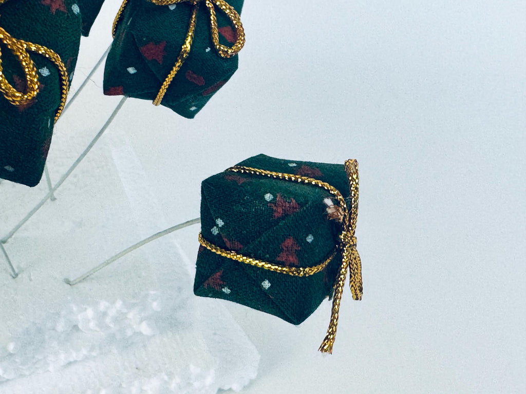 Vintage 1980s Miniature Christmas Gift Picks Set - Green Fabric Presents with Gold Ribbon for Holiday Floral Arrangements - Set Of 17