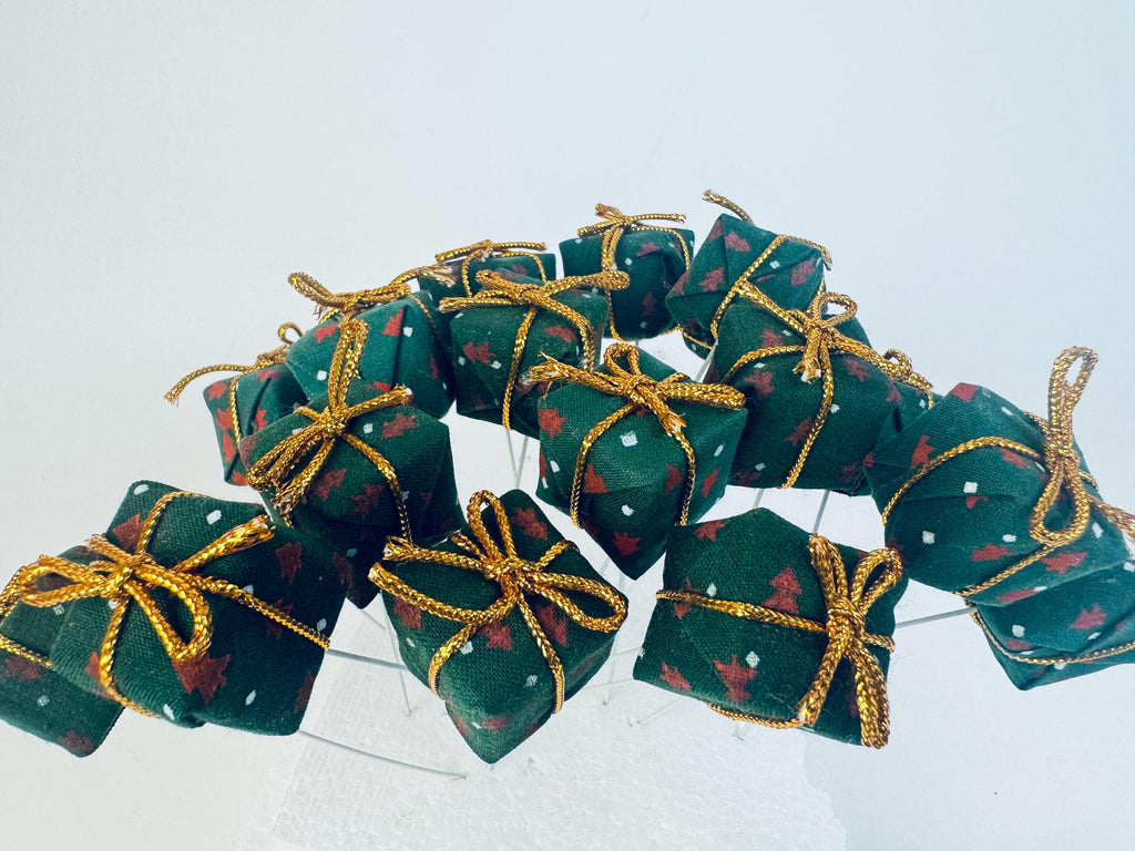 Vintage 1980s Miniature Christmas Gift Picks Set - Green Fabric Presents with Gold Ribbon for Holiday Floral Arrangements - Set Of 17